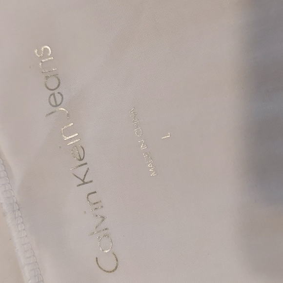 Calvin Kline Ladies top white with pearl sequins gray back ground - Picture 2 of 4